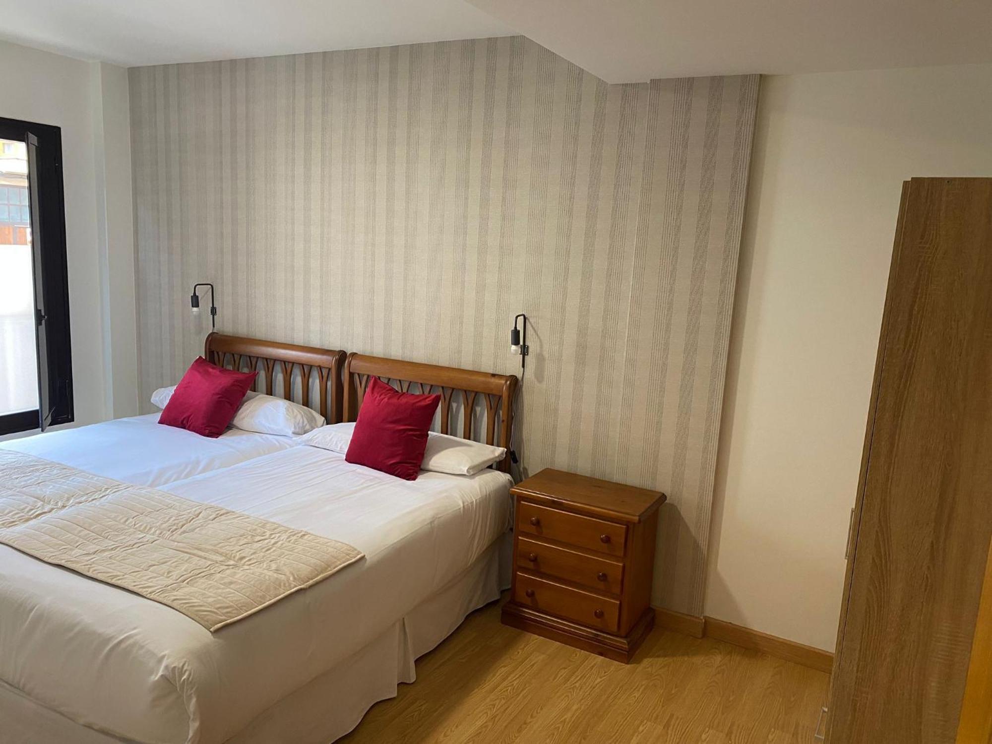Apartamentos Palacio Azcarate Calle Calvario إيزكاراي المظهر الخارجي الصورة