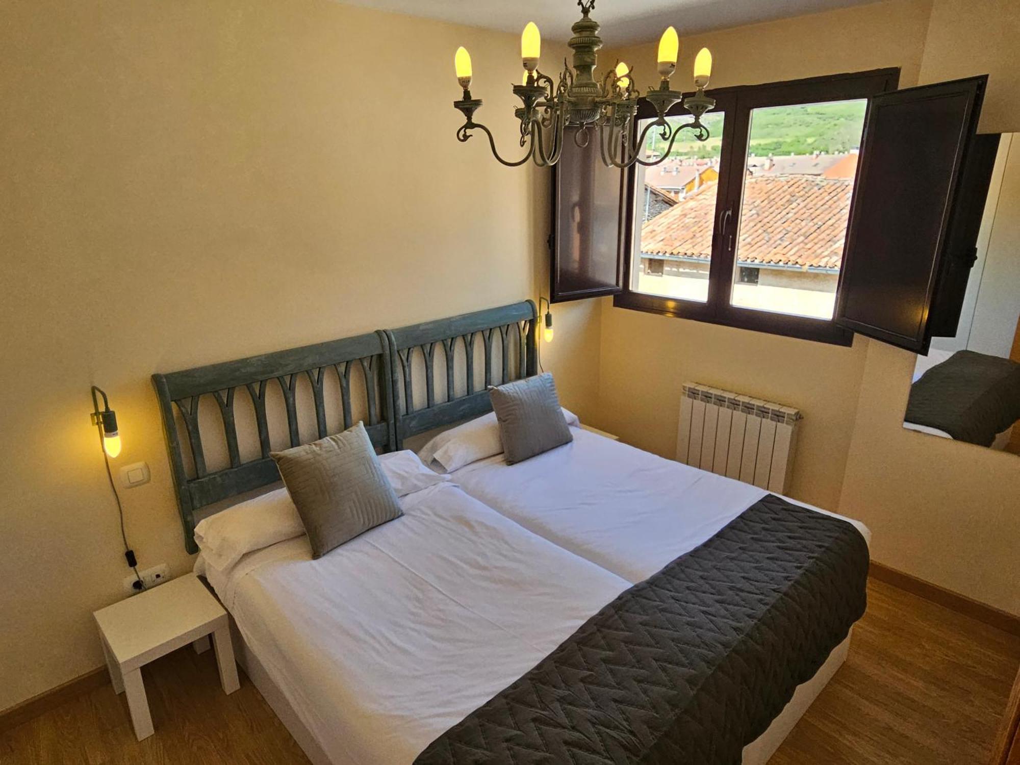 Apartamentos Palacio Azcarate Calle Calvario إيزكاراي المظهر الخارجي الصورة