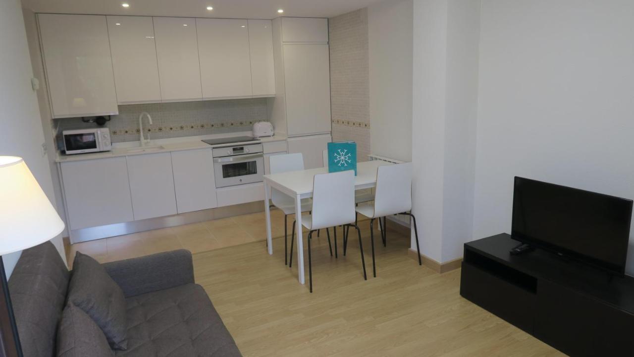 Apartamentos Palacio Azcarate Calle Calvario إيزكاراي المظهر الخارجي الصورة